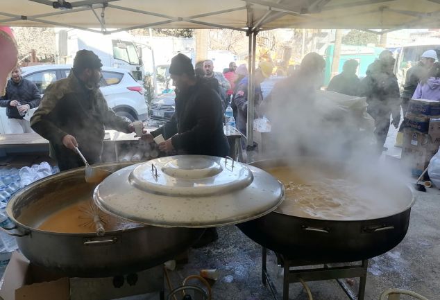 SAKARYA’DAN GİDEN İLK SEYYAR MUTFAK SICAK YEMEK DAĞITIMINA BAŞLADI